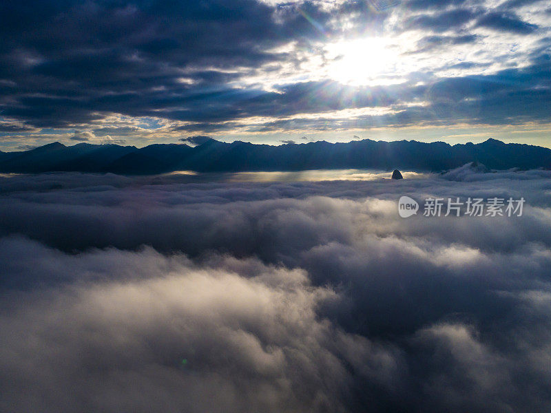 中国桂林/广西地区的喀斯特山脉和漓江